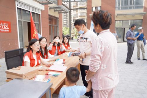 教育咨詢進(jìn)社區(qū)，辦好教育為人民